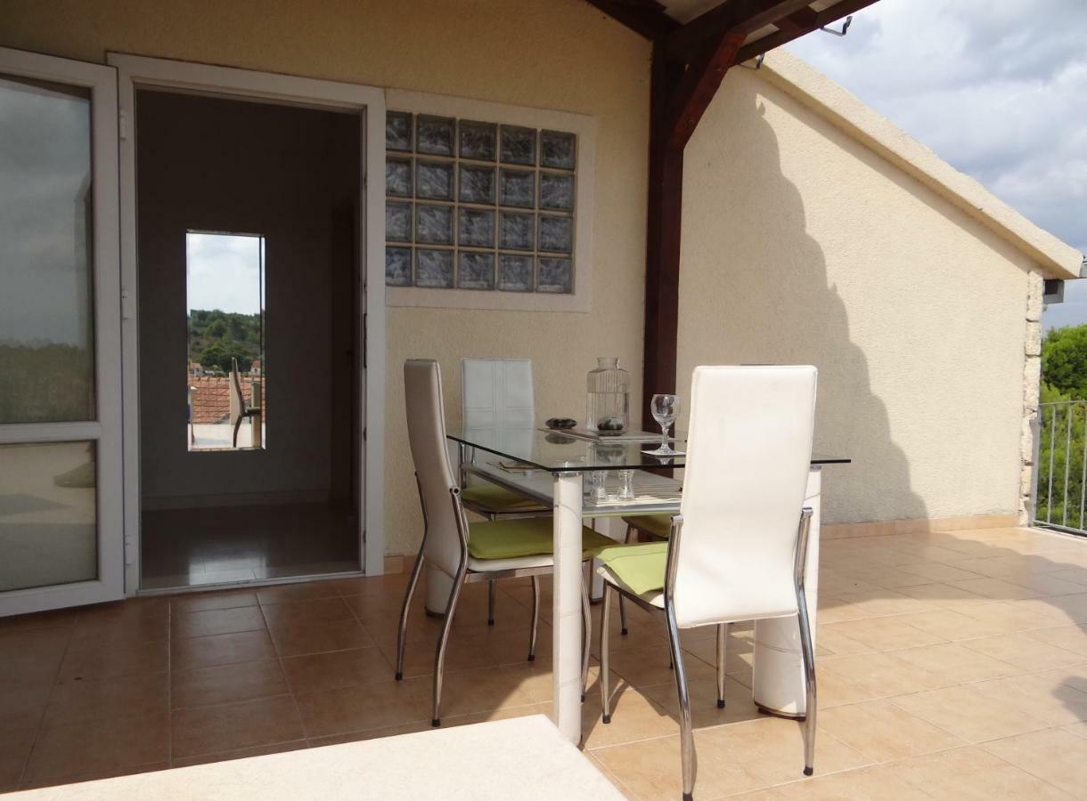 Villa Ujoli Splitska Exterior foto