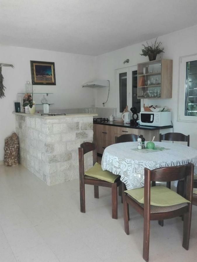 Villa Ujoli Splitska Exterior foto