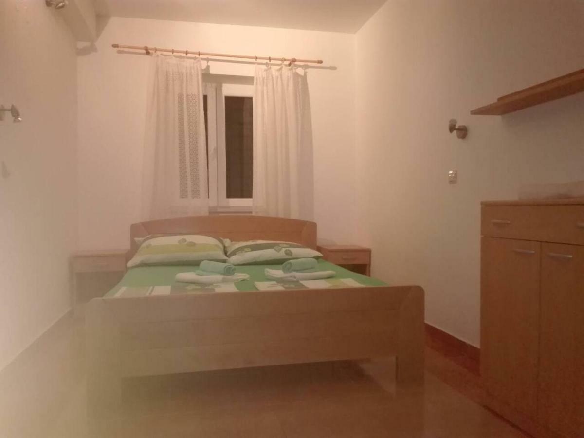 Villa Ujoli Splitska Exterior foto
