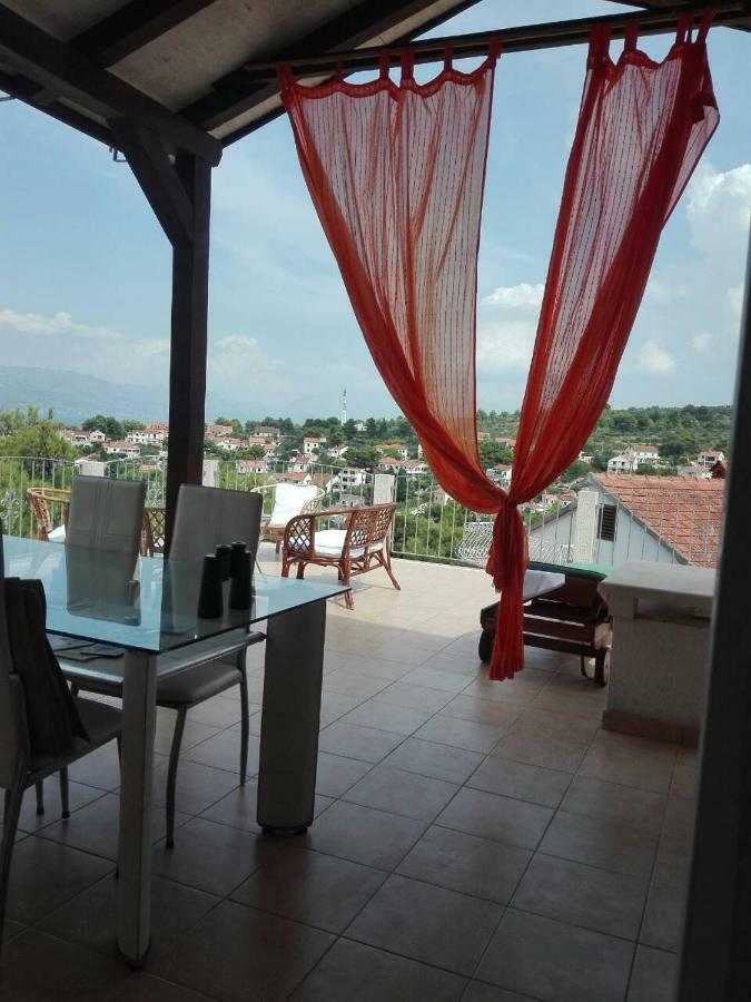 Villa Ujoli Splitska Exterior foto