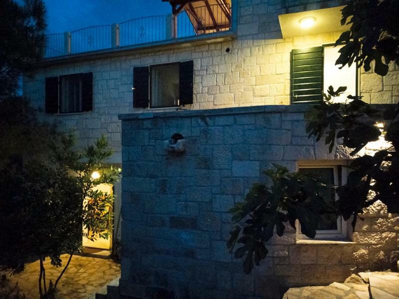 Villa Ujoli Splitska Exterior foto